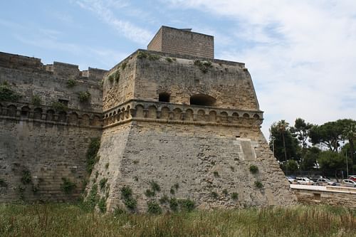 Torre con talud, Bari