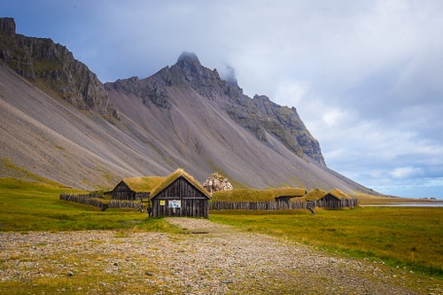 Gereconstrueerd Vikingdorp in Hofn, IJsland