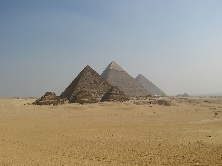 Las pirámides de Giza (dungodung)