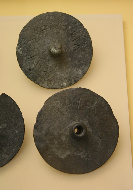 Discos de votación en bronce griego (Jehosua)