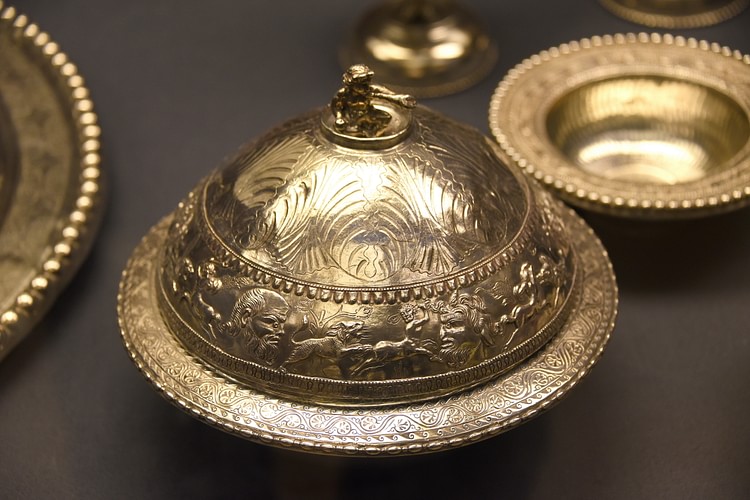 Flanged Bowl & Cover de The Mildenhall Treasure ()