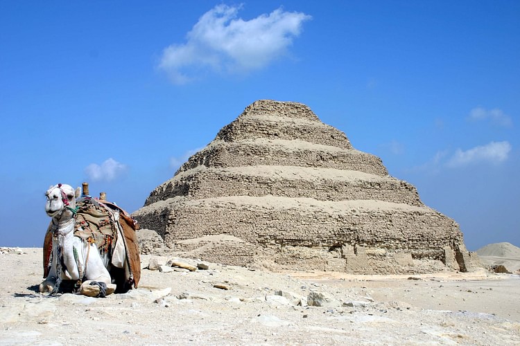Paso Pirámide de Saqqara (Charlesjsharp)