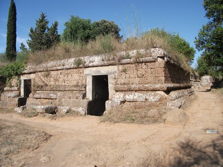 Tumba cuadrada etrusca, Cerveteri (Johnbod)