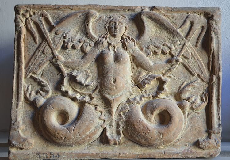 Tritón, Urna funeraria etrusca (Carole Raddato)