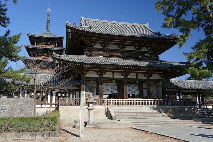 Puerta central y pagoda, templo de Horyuji (Horyuji Chumon Warizuka)