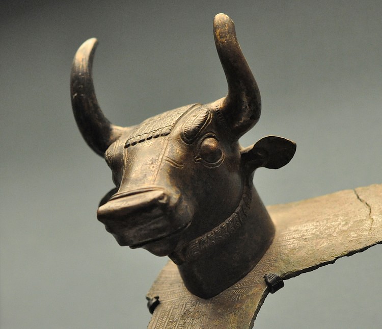 Cabeça de touro de bronze de Urartu (Jehosua)