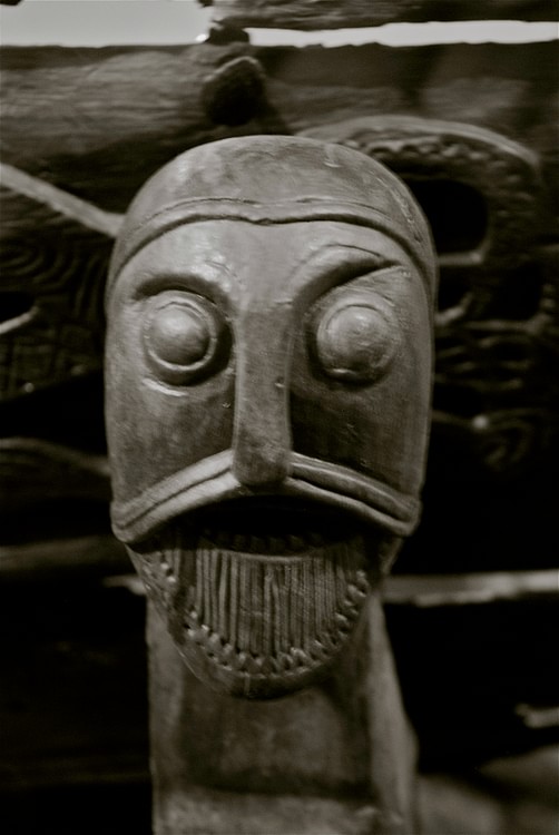 Cabeça de Viking Esculpida (Astrid Westvang)
