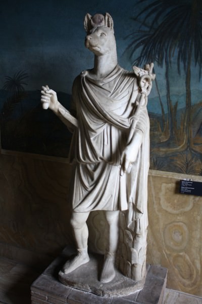 Estátua romana de anubis