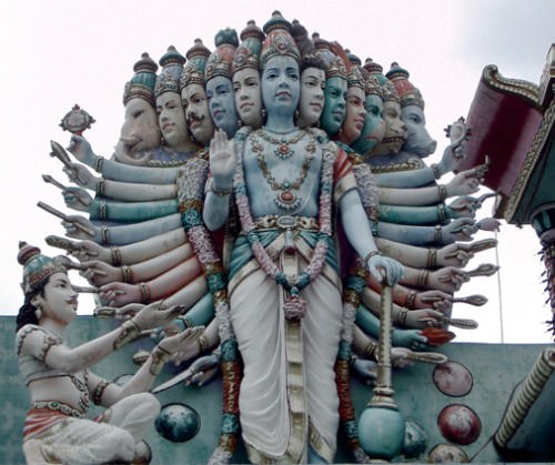 Krishna manifestando toda a sua glória a Arjuna