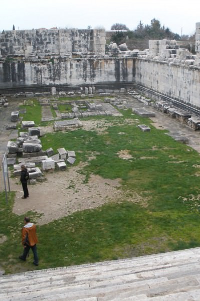 Dentro del templo de Apolo en Didyma