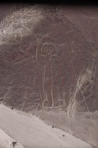 Figura humana de la línea de Nazca