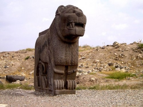 Estatua del león sirio