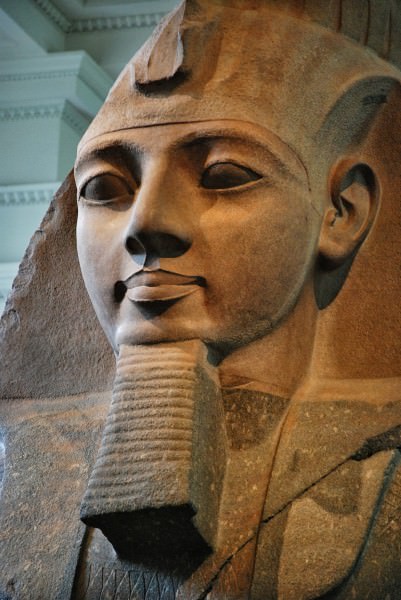 Ramsés II Estátua