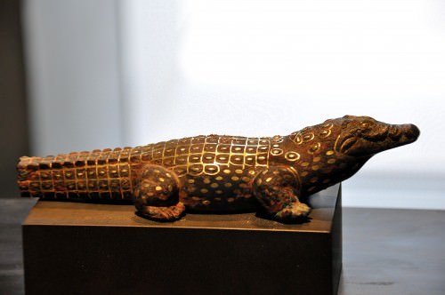 Estátua de crocodilo do antigo Egito