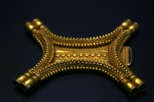 Pectoral de oro fenicio púnico