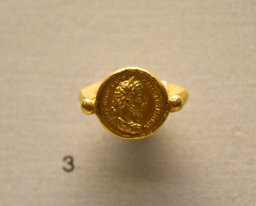 Anillo de oro con la Moneda del Emperador Marcus Aurelius