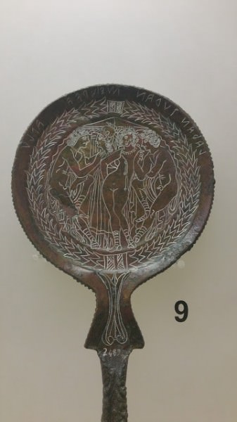 Espejo etrusco de bronce