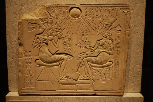 Akhenaton y la familia real bendecidos por Aten