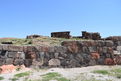 Ruínas da fortaleza de Erebuni
