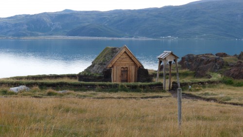 Iglesia reconstruida en BrattahlÃÃ °, Groenlandia