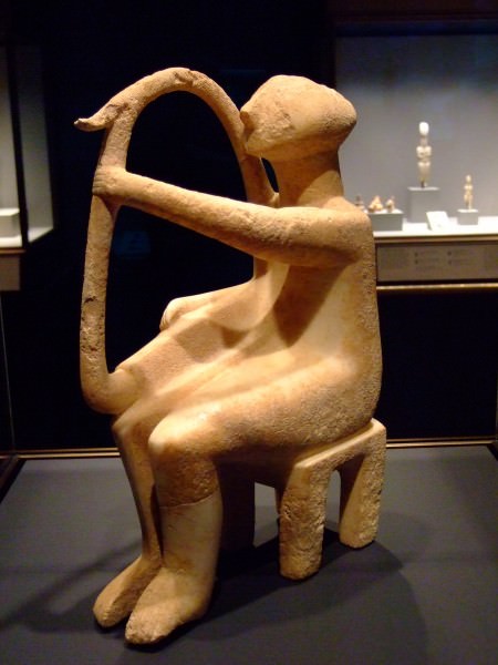 Estatueta de jogador de harpa das cíclades